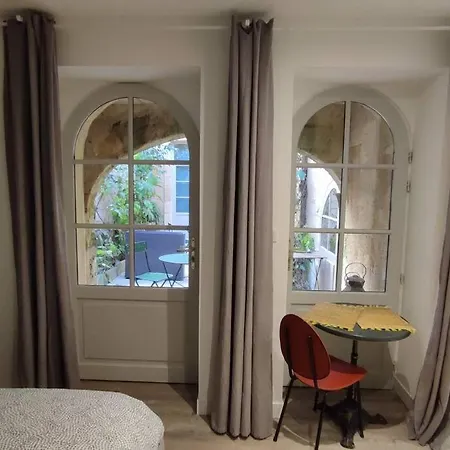 Апартаменты Sur Patio Au Coeur Des Chartrons